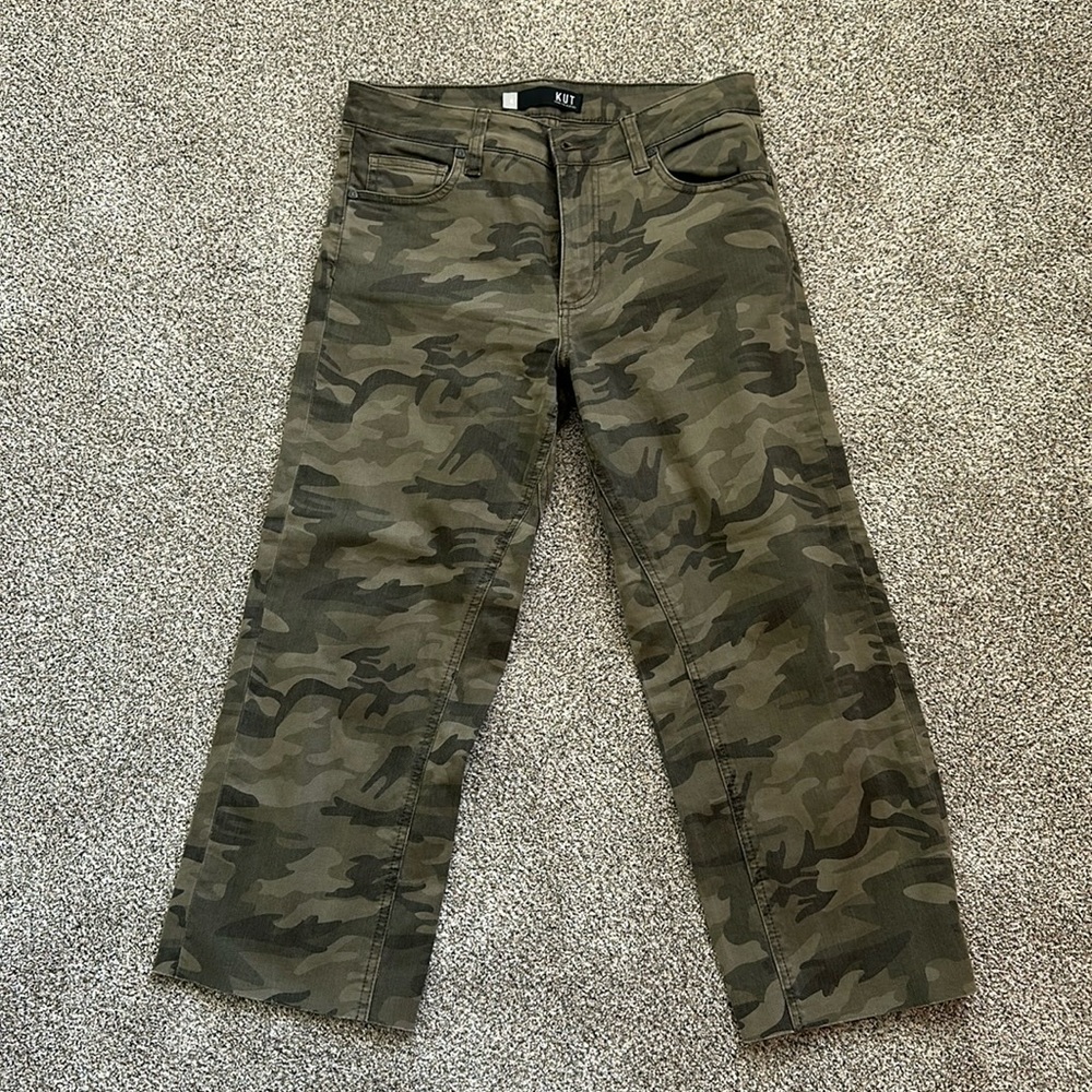 Like new Kut From The  Kloth camo cropped jeans. Size 4